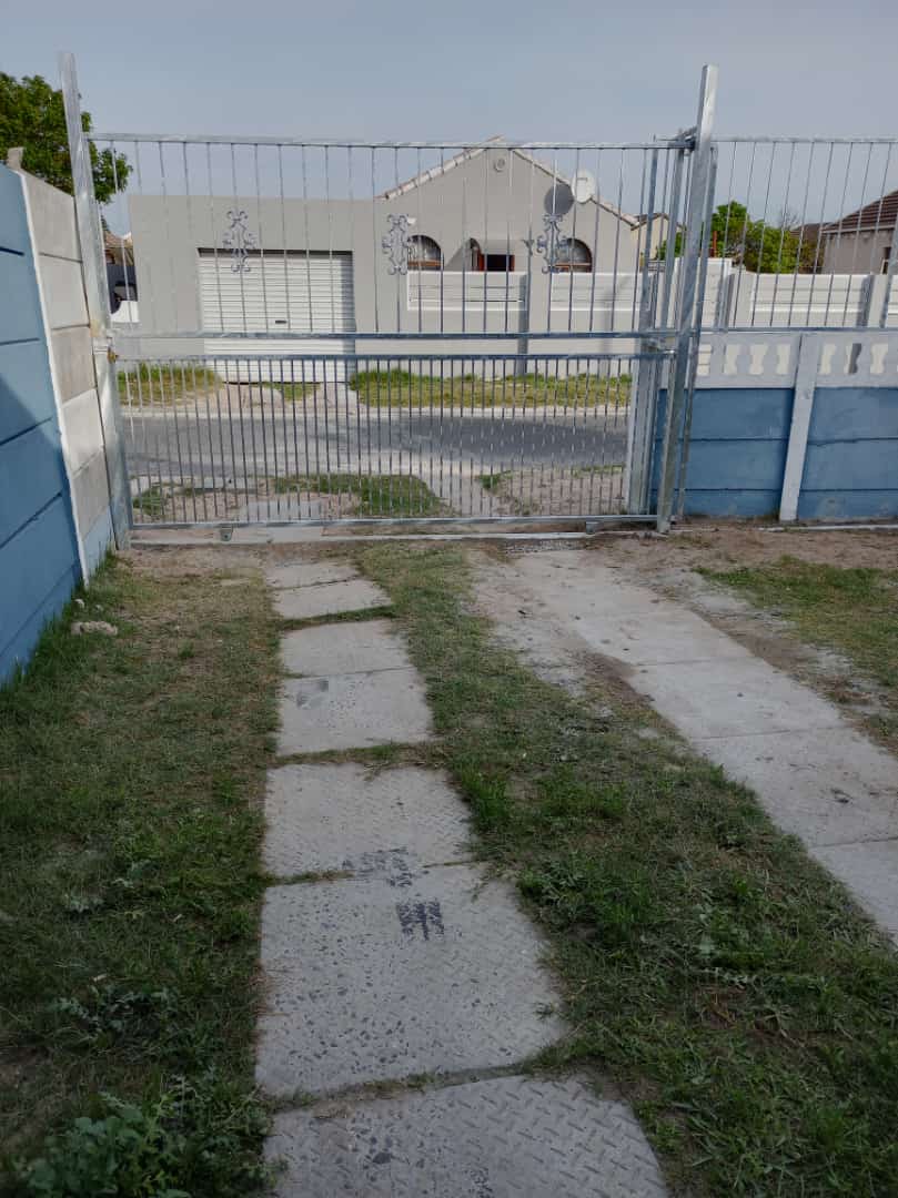 Side entrance security gate